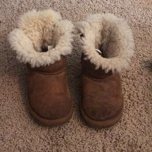 Toddler Girl Bailey Ugg Size 8